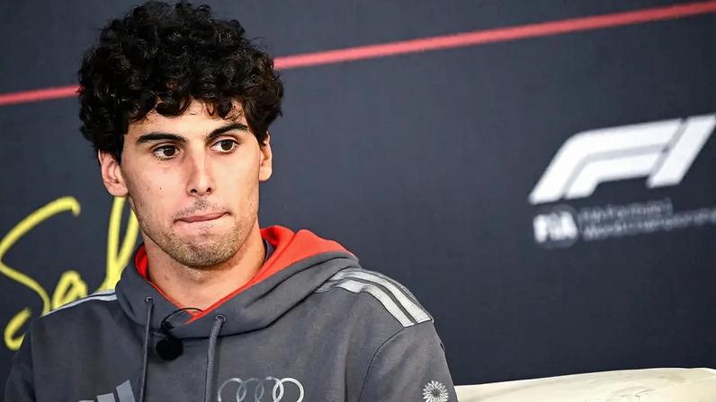 Gabriel Bortoleto em coletiva da Fórmula 1 (Foto: Giuseppe Cacace/AFP)