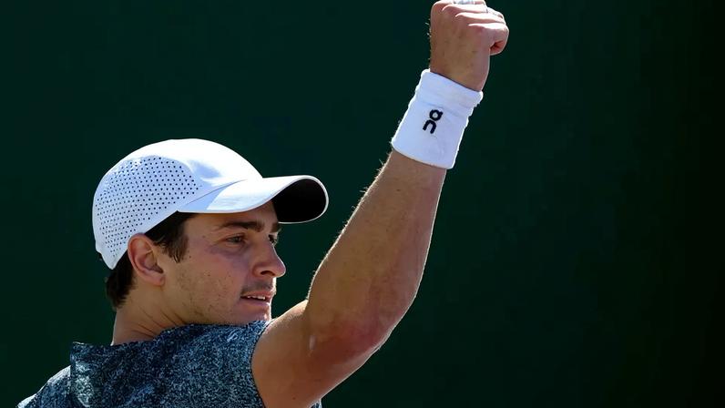 João Fonseca na vitória sobre Karen Khachanov em Indian Wells (Foto: Harry How /AFP)