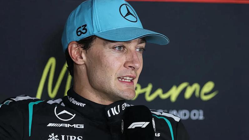 George Russell participa de coletiva após a vitória da Mercedes no GP da Austrália de Fórmula 1 em Albert Park. (Foto: Martin Keep/AFP)