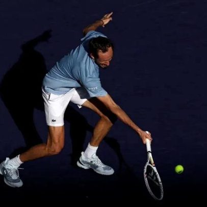 Medvedev encara Sinner na final de Indian Wells; Alcaraz fica pelo caminho