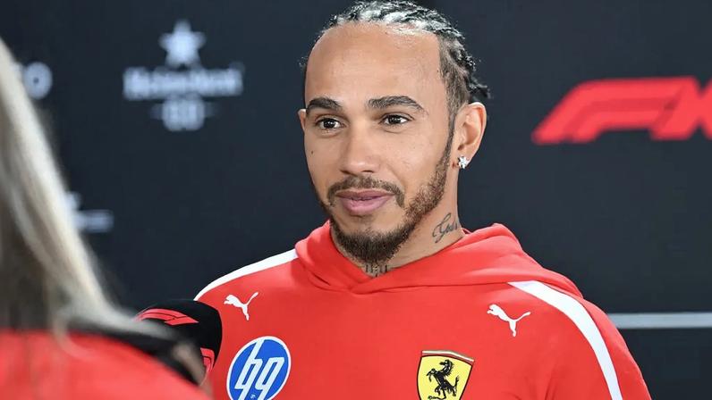 Lewis Hamilton durante coletiva de imprensa no GP do Japão (Foto: Toshifumi Kitamura/ AFP)