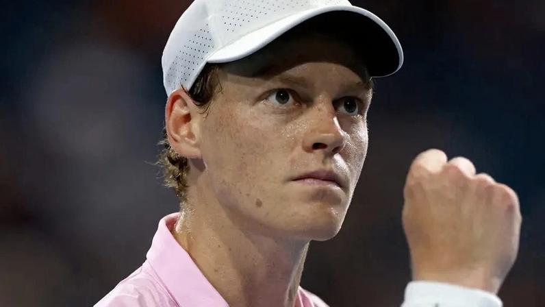 Jannik Sinner comemora vitória sobre Zverev na semifinal do Miami Open 2026 (Foto: Matthew Stockman/Getty Images via AFP)