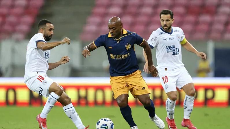 Vagner Love em Retrô x Bahia (Foto: Marlon Costa/Agif/Gazeta Press)
