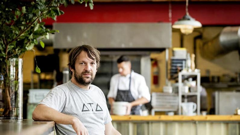 Redzepi anunciou que, depois de mais de duas décadas construindo e liderando o renomado restaurante, ele assumiria a responsabilidade por suas ações (Foto: Robin Van Lonkhuijsen/AFP)