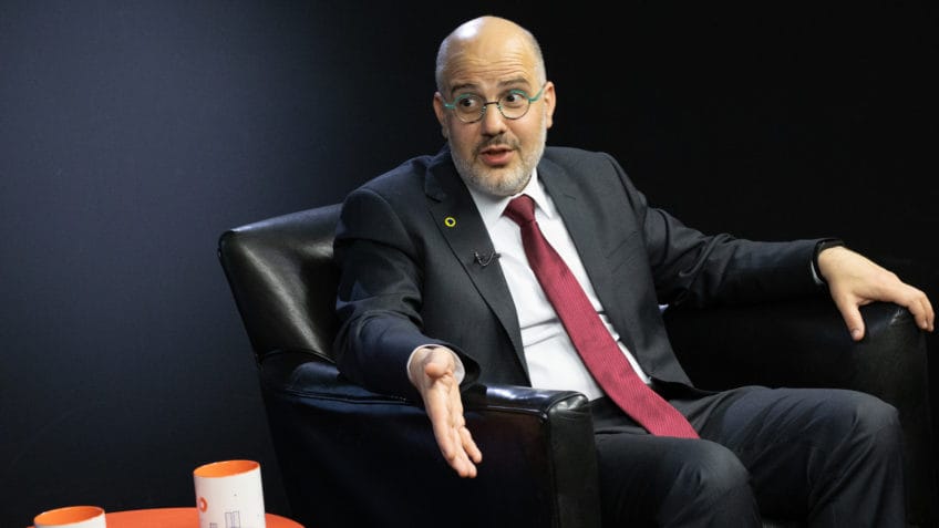 "Por essa mudança na indústria da comunicação e no reposicionamento dos agentes –sobretudo políticos– questionam o jornalismo profissional, apesar da importância dele como ferramenta da democracia. Então, a gente acha que isso (o conjunto de iniciativas da EBC) é uma forma de prestar um serviço também"