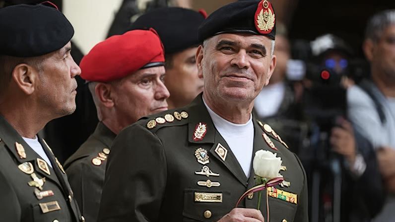 Chavismo destitui Vladimir Padrino do Ministério da Defesa