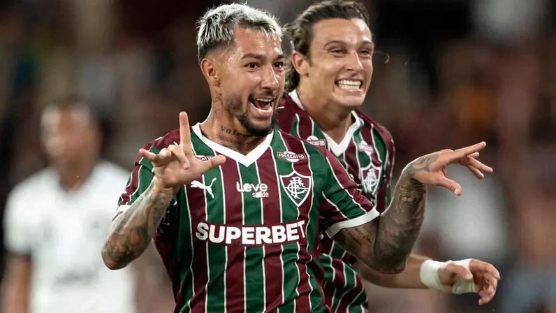 Acosta faz gol de placa em Fluminense x Botafogo (Foto: Jorge Rodrigues/AGIF/ Gazetapress)