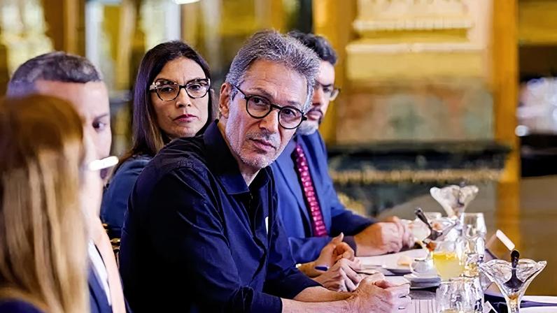 Governador de Minas Gerias, Romeu Zema, em reunião com representantes da Justiça para tratar da adesão do estado do Propag, em Belo Horizonte, 12 de maio de 2025