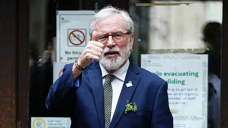 Gerry Adams nega veementemente acusação de pertencer ao IRA