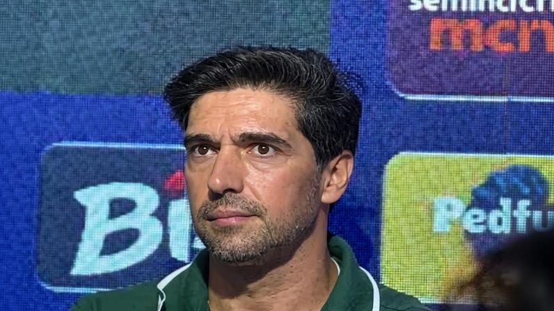 Abel Ferreira na sede da FPF, em São Paulo