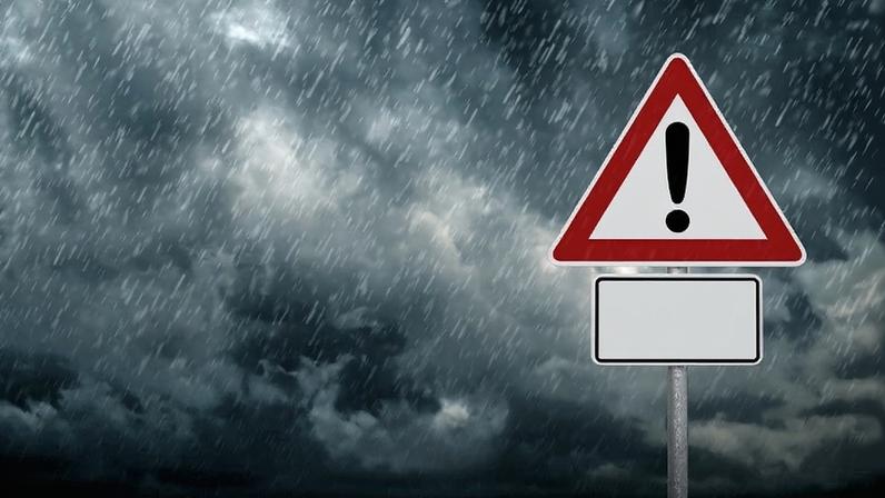 Nova frente fria chega ao Brasil na segunda semana de março de 2026, com força acima do normal para esta época do ano. A chuva aumenta no Sul e no Sudeste e a temperatura cai. (Fot: Getty Images)