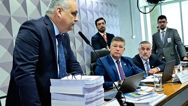 O deputado Alfredo Gaspar (PL-AL), relator da CPMI do INSS, na última sessão da comissão, em 27 de março de 2026