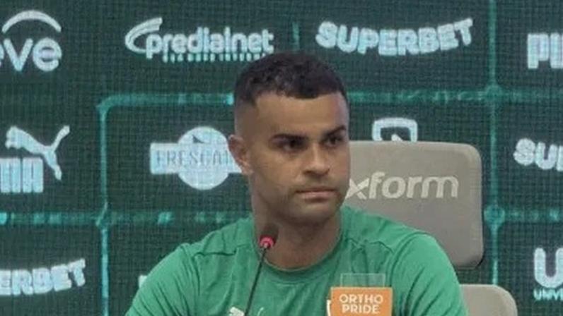 Alisson é apresentado pelo Fluminense