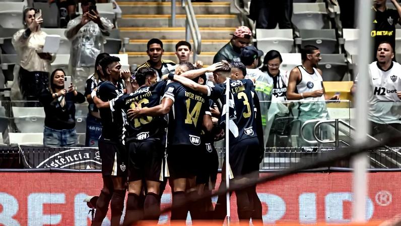 Jogadores do Atlético comemoram gol contra o Inter (Luciano Brew/Gazeta Press)