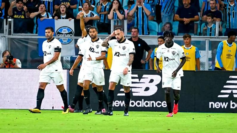 Atlético contra o Grêmio (Foto: Rodrigo Ziebell / GazetaPress)