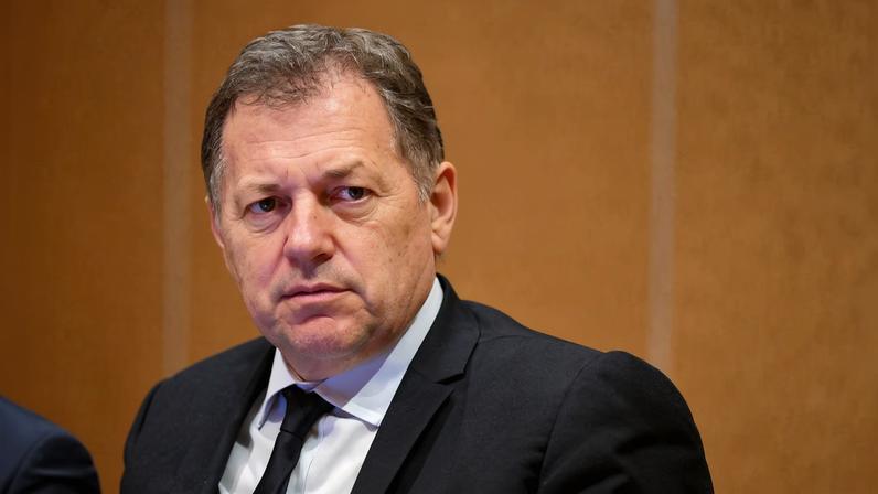 52 navios franceses presos no Golfo durante conflito com o Irã, afirma ministro