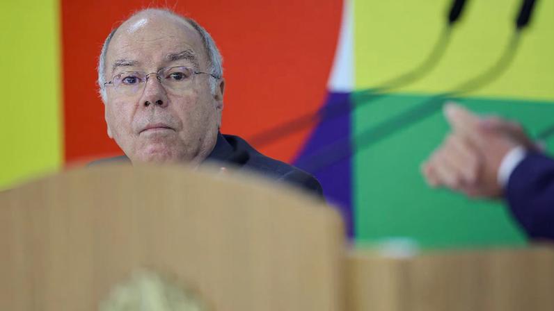 Brasil expõe preocupação com visita prevista de assessor de Trump a Bolsonaro