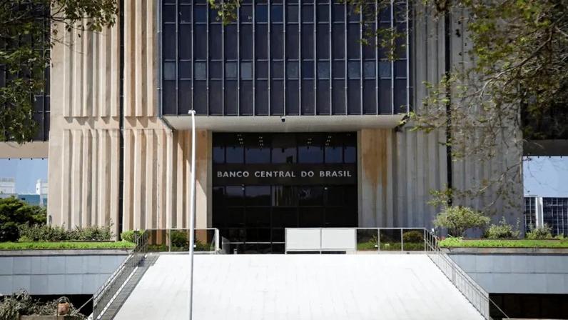 Autoridade monetária cortou a Selic em 0,25 ponto percentual na última reunião do Copom; na imagem, fachada do Banco Central, em Brasília