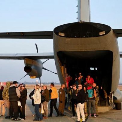 Governos planejam repatriar cidadãos após suspensão de voos no Oriente Médio