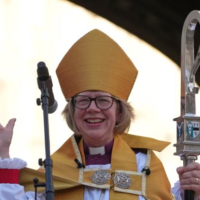 Igreja Anglicana nomeia sua primeira mulher após 1.400 anos