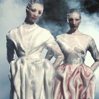 Em Xangai, a sincronicidade Martens-Margiela