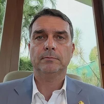 Flávio diz que disputará a eleição mesmo se Bolsonaro reverter inelegibilidade
