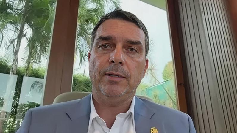 O senador Flávio Bolsonaro (PL-RJ), pré-candidato ao Planalto, em entrevista à CNN Brasil