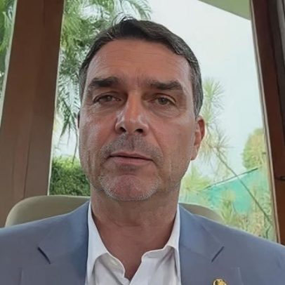 Flávio critica proibição de visitas a Bolsonaro em casa, em entrevista à CNN