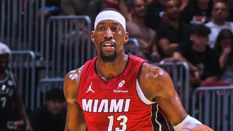 Bam Adebayo recebe prêmio da NBA após jogo histórico