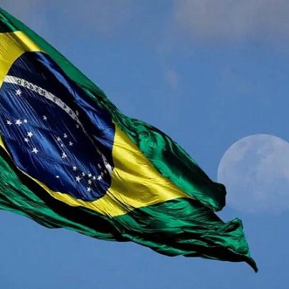 Tarcísio sanciona lei que torna obrigatório o Hino Nacional nas escolas