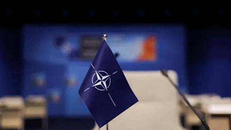 Bandeira da Otan em Haia