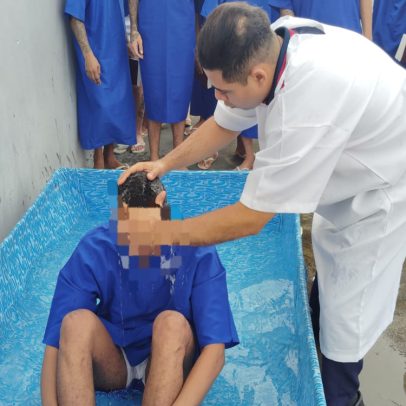 Batismo em presídio marca início de recomeço para detentos