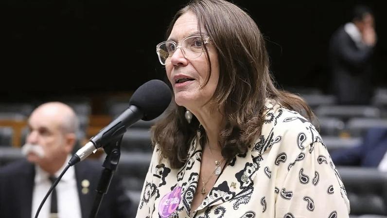 Direita tenta derrubar projeto sobre misoginia na Câmara