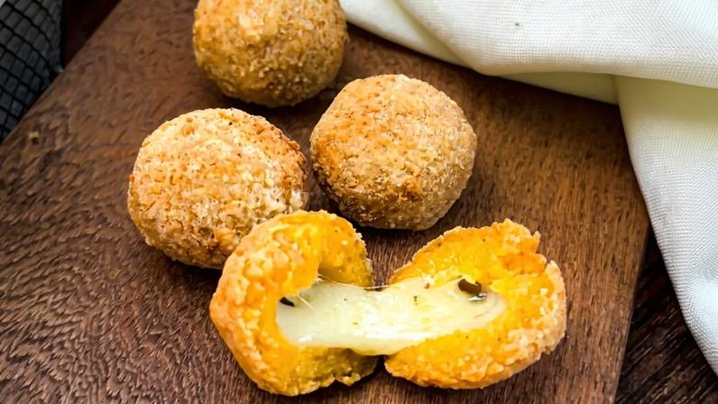 Quatro receitas práticas de salgados para fazer em casa