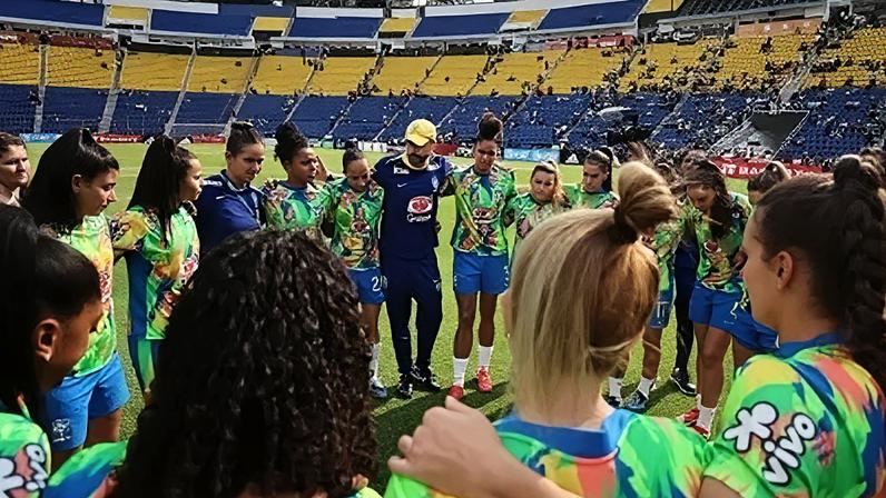 Brasil fica na trave e perde para o México em amistoso feminino