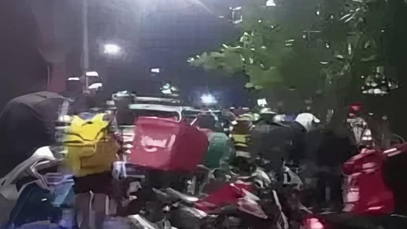 Briga de trânsito no Leblon termina com entregador ferido por canivete.