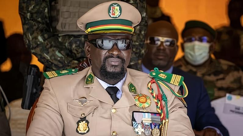 Guiné-Conacri ilegaliza 40 partidos políticos antes das eleições