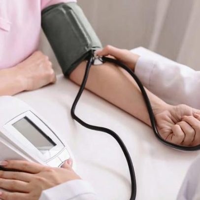 Hipertensão atinge jovens: preocupação aumenta entre mulheres de 25 a 44 anos