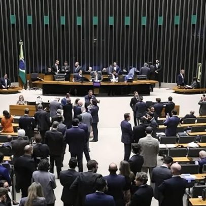A cinco dias do fim da janela, 52 deputados já mudaram de sigla