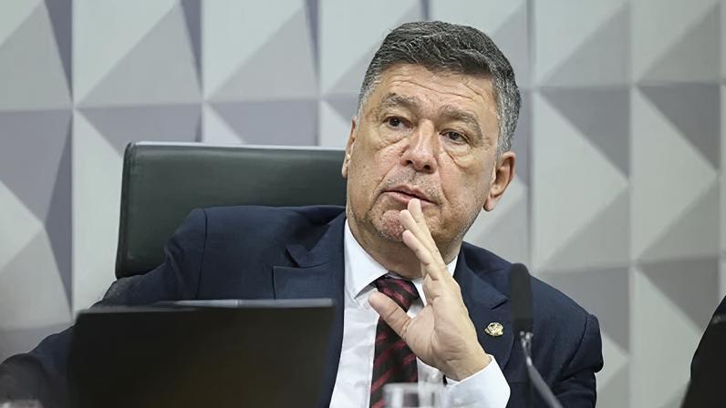 O presidente da CPMI do INSS, senador Carlos Viana (Podemos-MG)