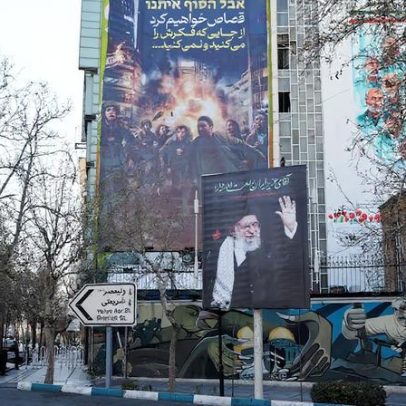 Iranianos prestam despedida ao falecido líder supremo Khamenei em Teerã