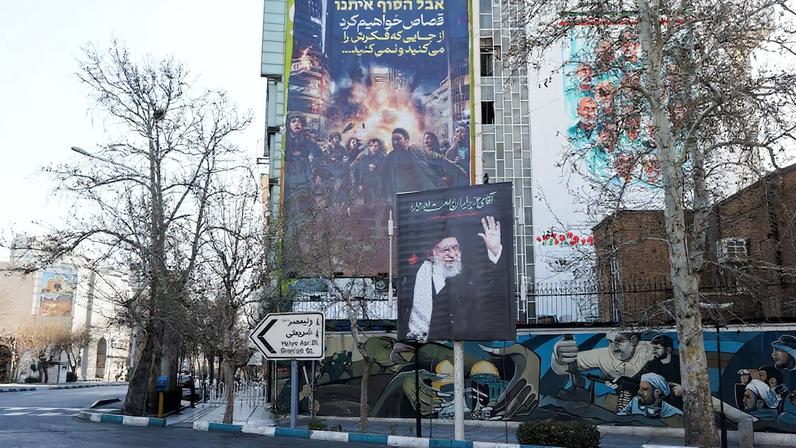 Iranianos prestam despedida ao falecido líder supremo Khamenei em Teerã