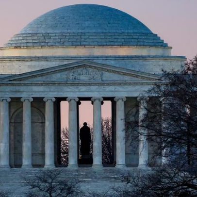Trump faz ampla reformulação da Casa Branca e de Washington