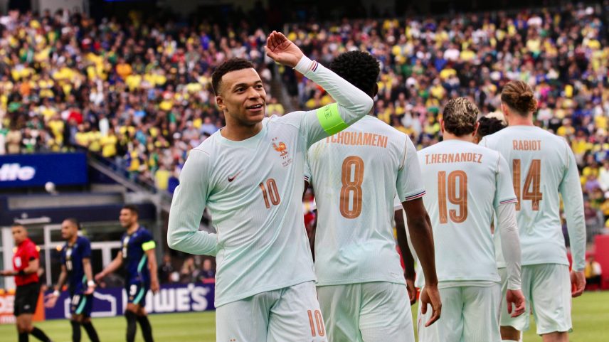 Mbappé foi decisivo na vitória da França por 2 a 1 sobre o Brasil
