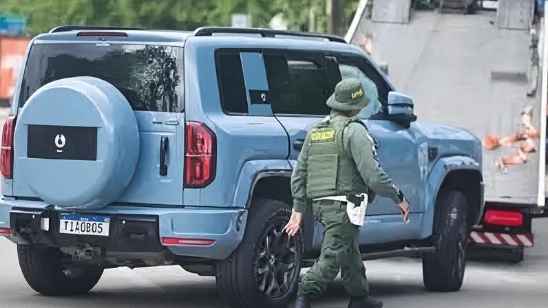 Denza B5 envolvido no acidente é avaliado em R$ 436 mil
