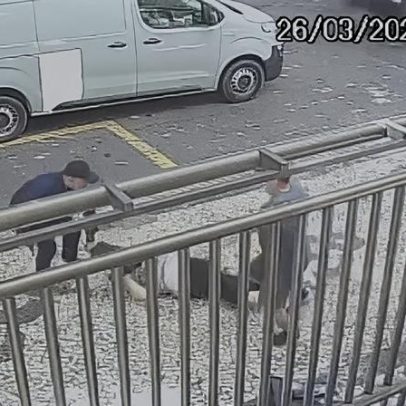 Idosa é assaltada por dupla armada em Copacabana, vídeo registra o crime