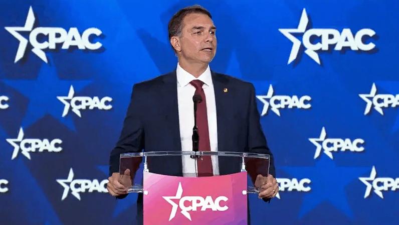 Flávio Bolsonaro em discurso na CPAC em 28 de março de 2026