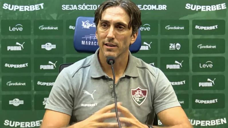 Luis Zubeldía conversa com a imprensa após vitória do Fluminense sobre o Athletico-PR (Foto: Reprodução)