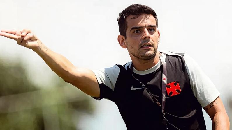 Mateus Curopos em treino do Vasco (Foto: Dikran Sahagian/Vasco da Gama)