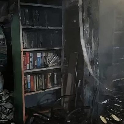 Incêndio atinge biblioteca comunitária em BH; veja imagens